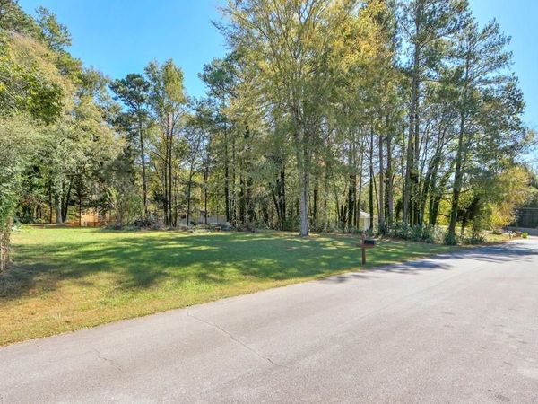 109 Greenwood Dr, Stockbridge, GA 30281