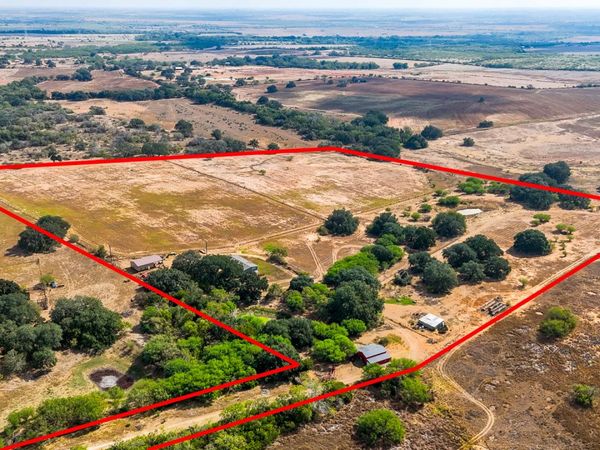 2141 CR 132, Floresville, TX 78114