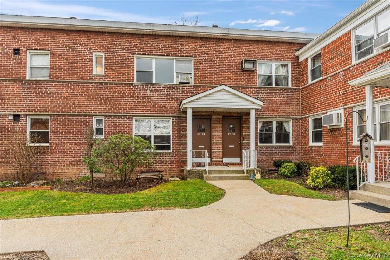 87-24 Marengo Street, Unit 2B, Holliswood, NY 11432 Main Photo