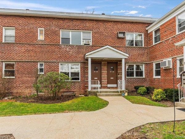 87-24 Marengo Street, Unit 2B, Holliswood, NY 11432