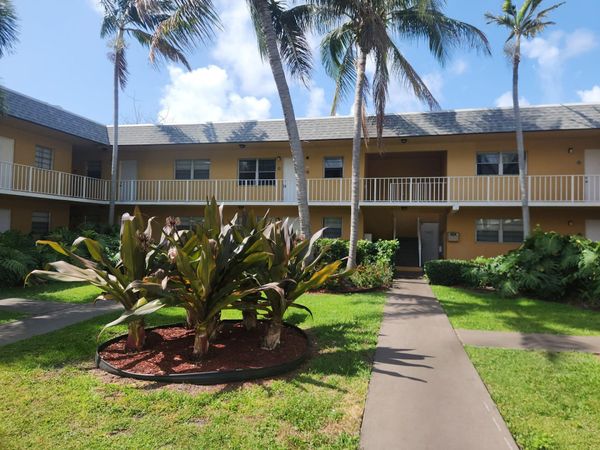 220 Croton Avenue, Unit 206, Lantana, FL 33462