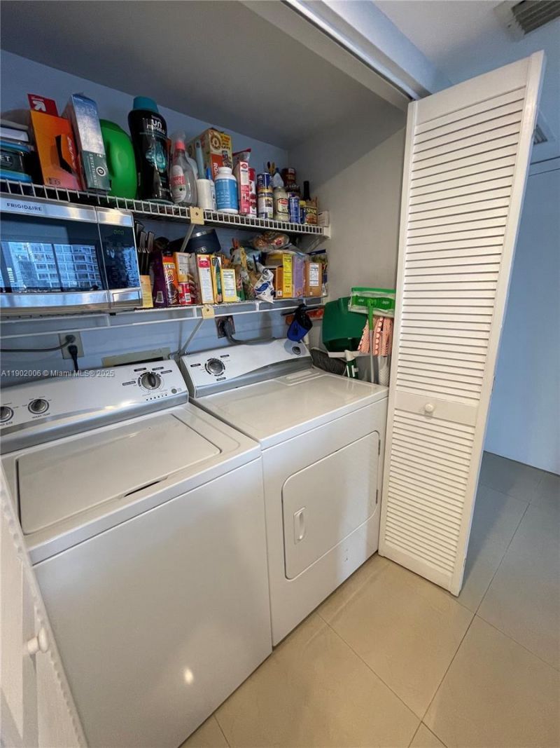 540 Brickell Key Dr, Unit 711, Miami, FL 33131 Photo