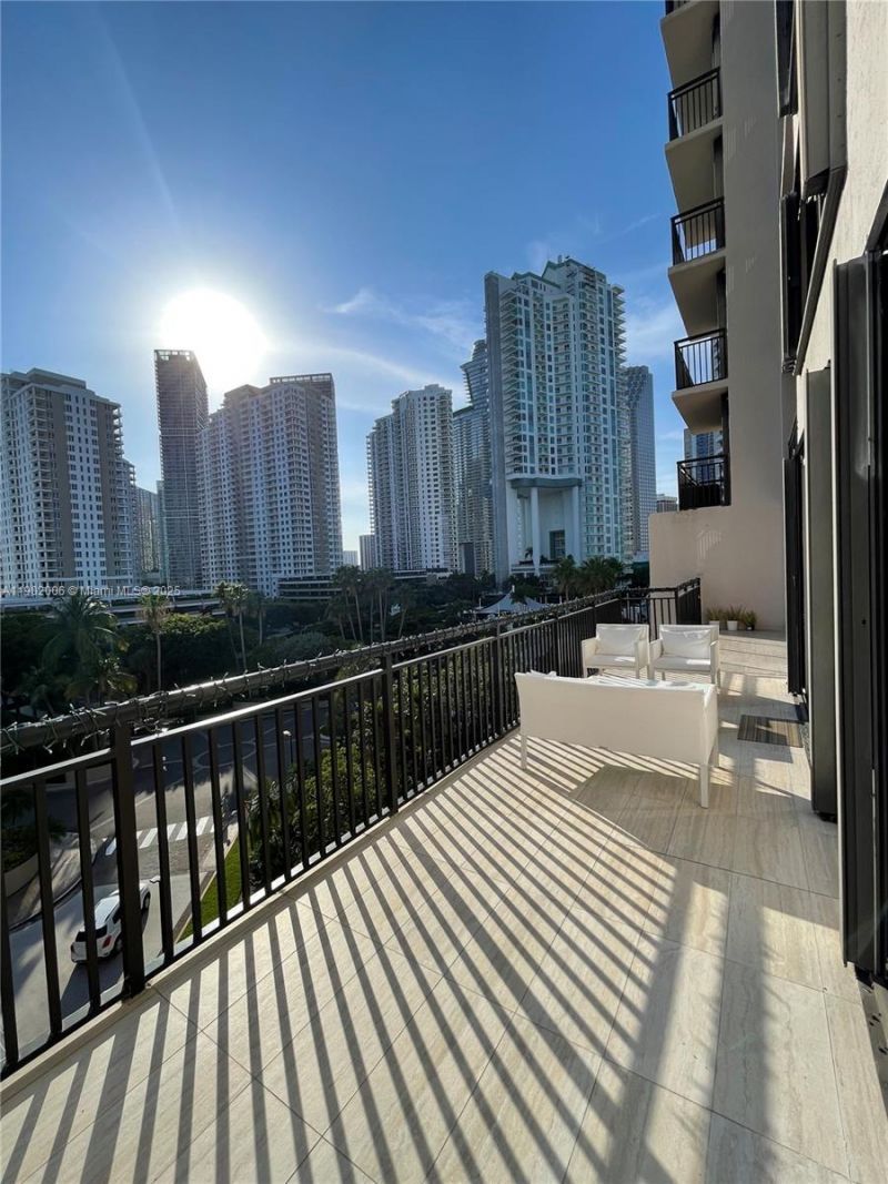540 Brickell Key Dr, Unit 711, Miami, FL 33131 Photo