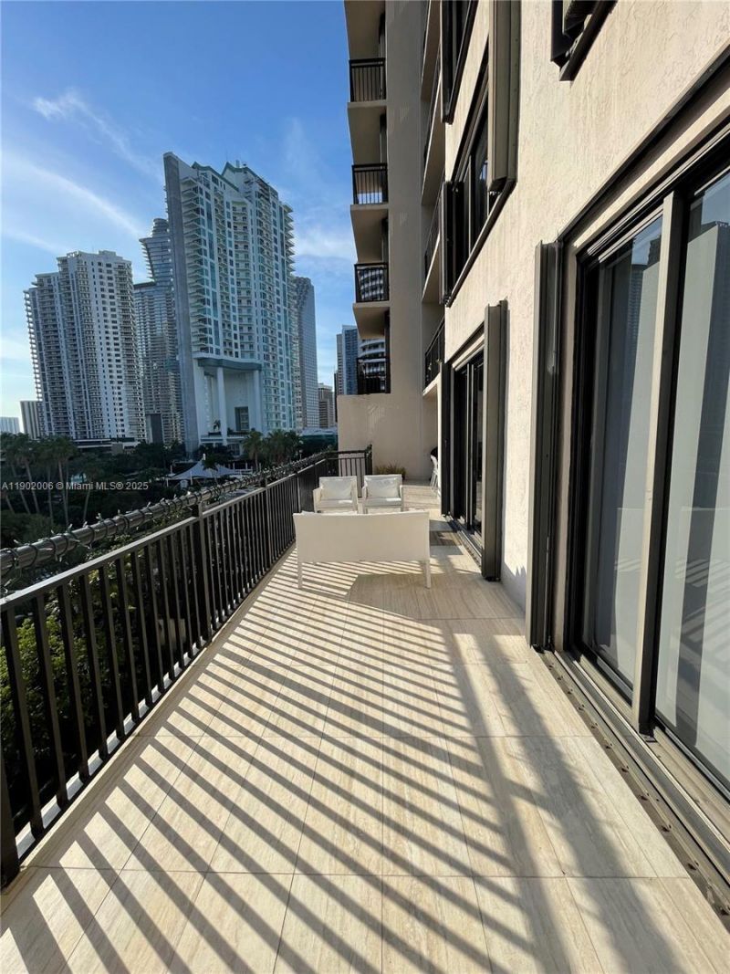 540 Brickell Key Dr, Unit 711, Miami, FL 33131 Photo