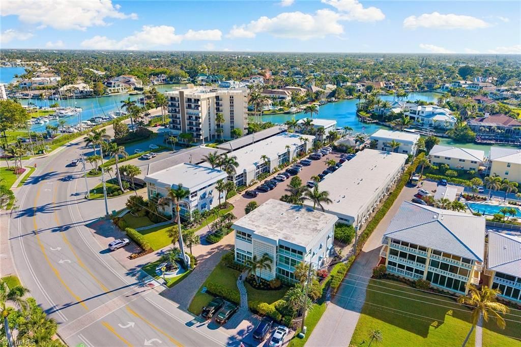 2100 Gulf Shore Blvd N, Unit 107, Naples, FL 34102 Photo