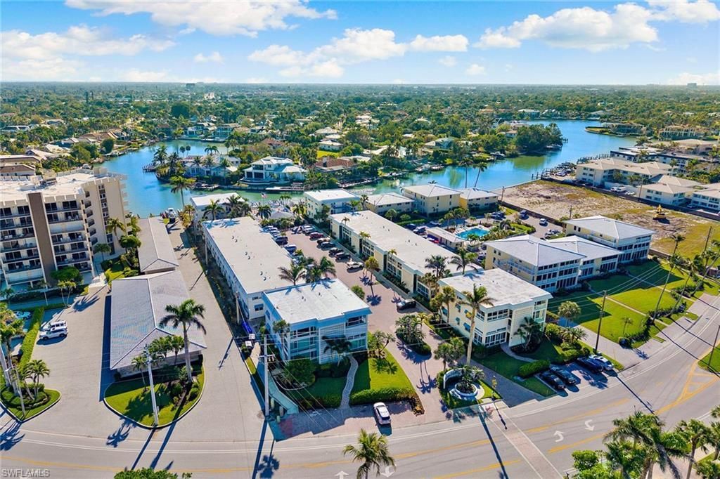 2100 Gulf Shore Blvd N, Unit 107, Naples, FL 34102 Photo