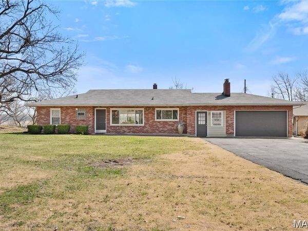 9910 Parkway Drive, St Louis, MO 63137