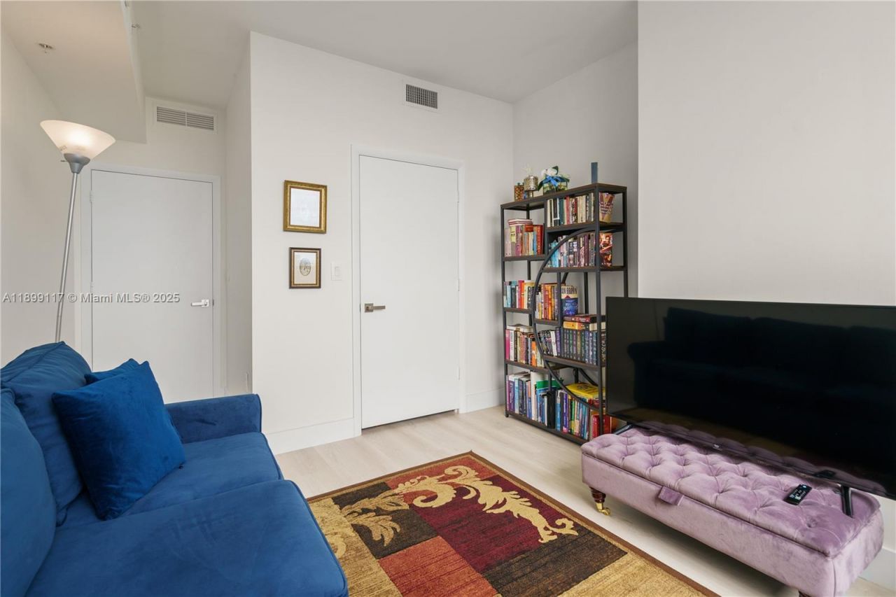 253 NE 2nd St, Unit 2003, Miami, FL 33132 Photo