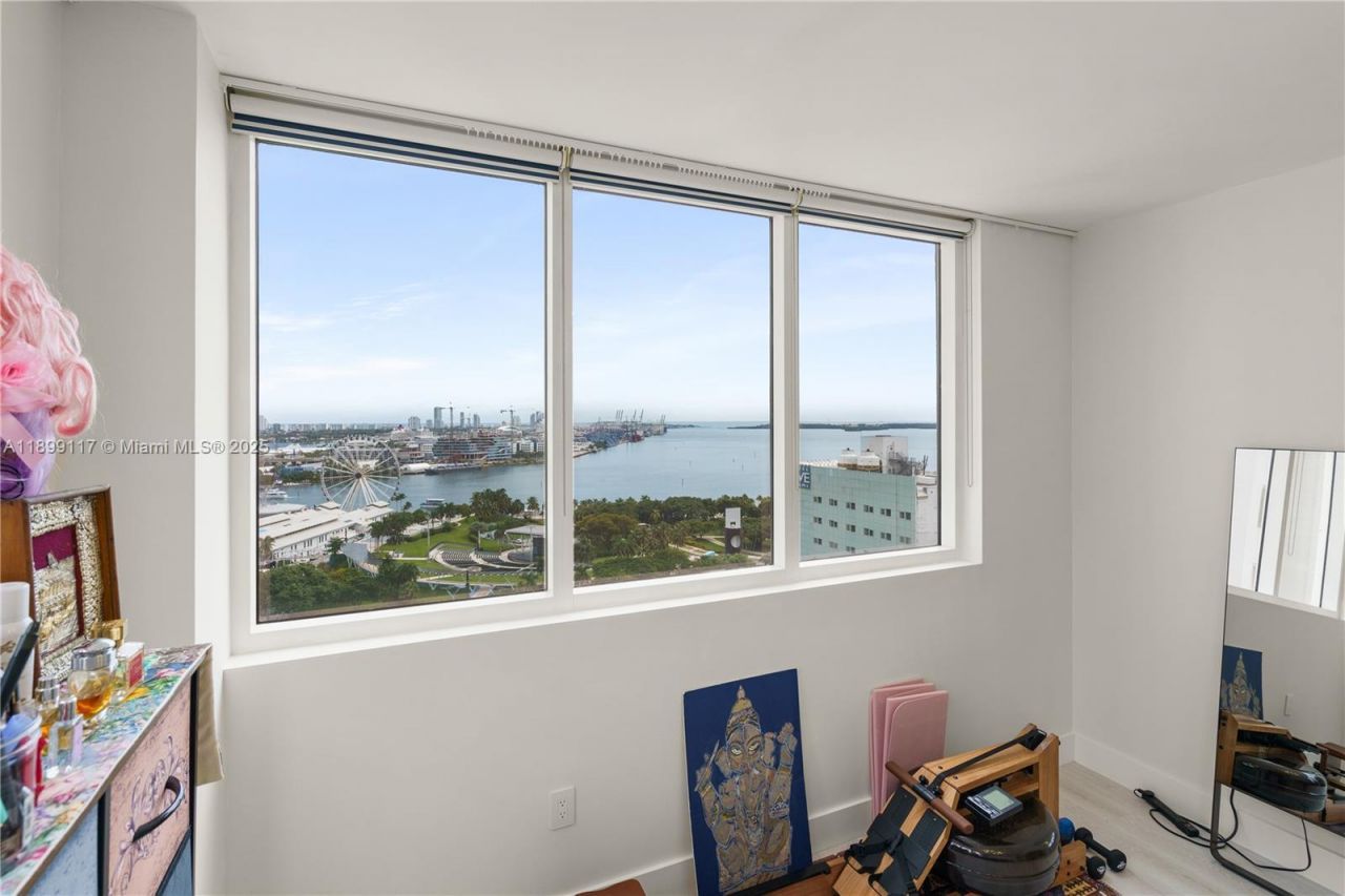 253 NE 2nd St, Unit 2003, Miami, FL 33132 Photo