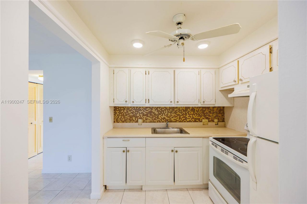 303 Preston H, Unit 303, Boca Raton, FL 33434 Photo