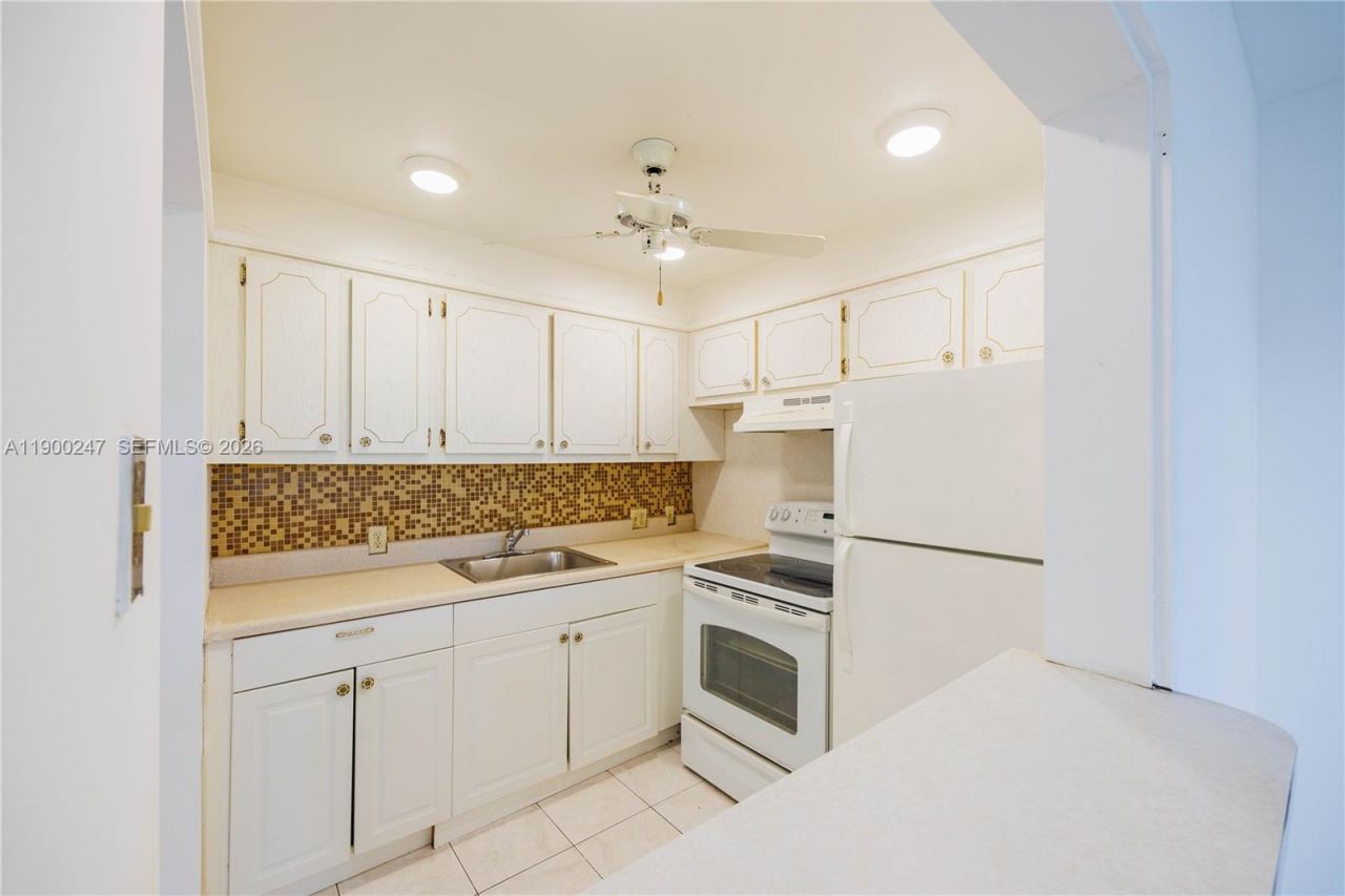 303 Preston H, Unit 303, Boca Raton, FL 33434 Photo