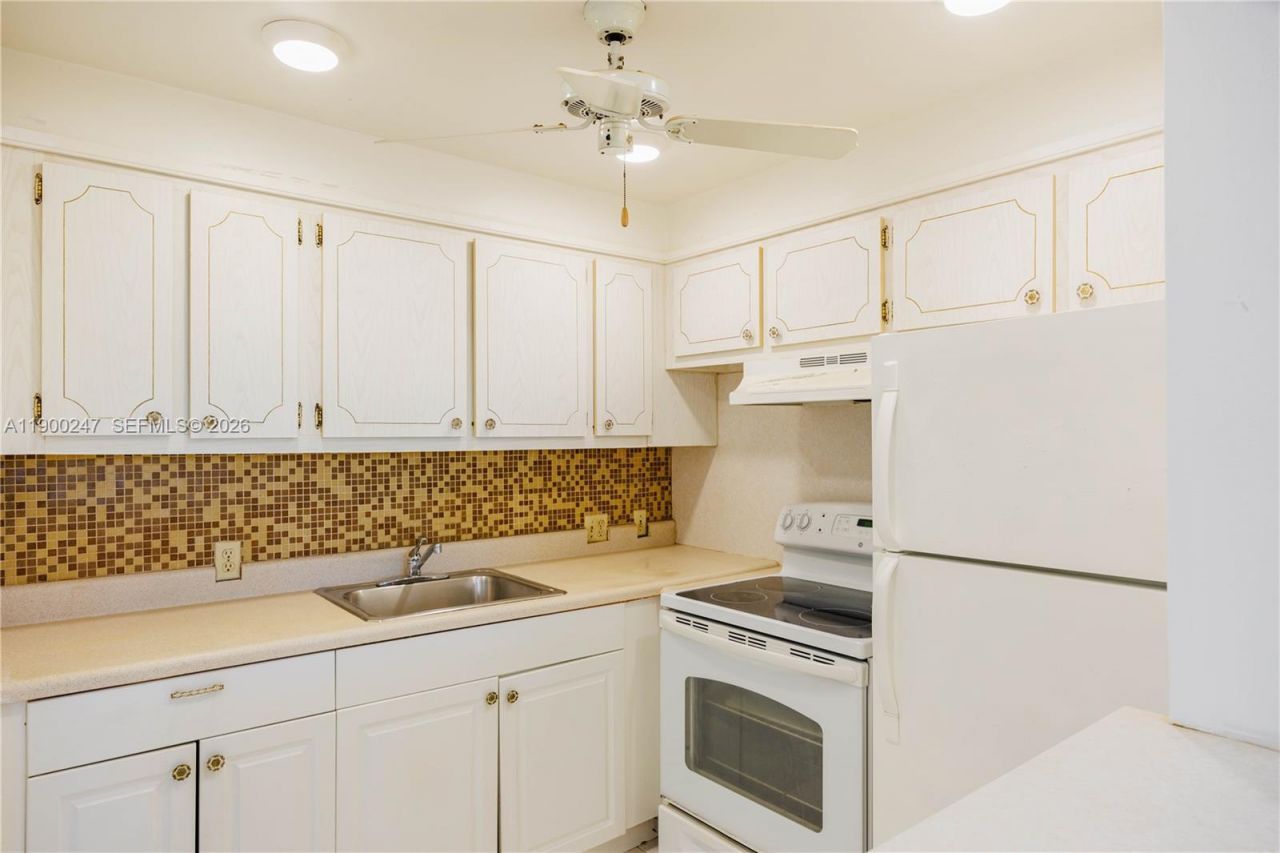 303 Preston H, Unit 303, Boca Raton, FL 33434 Photo