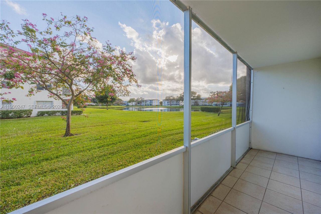 303 Preston H, Unit 303, Boca Raton, FL 33434 Photo
