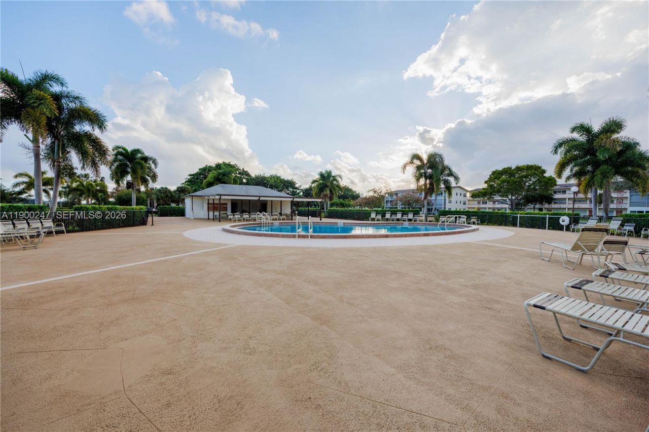 303 Preston H, Unit 303, Boca Raton, FL 33434 Photo