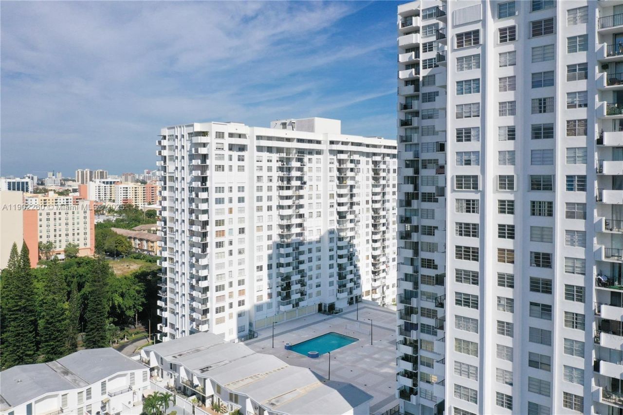 2780 NE 183rd St, Unit 606, Aventura, FL 33160 Photo