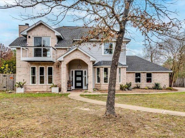 171 N Pin Oak XING, Elgin, TX 78621