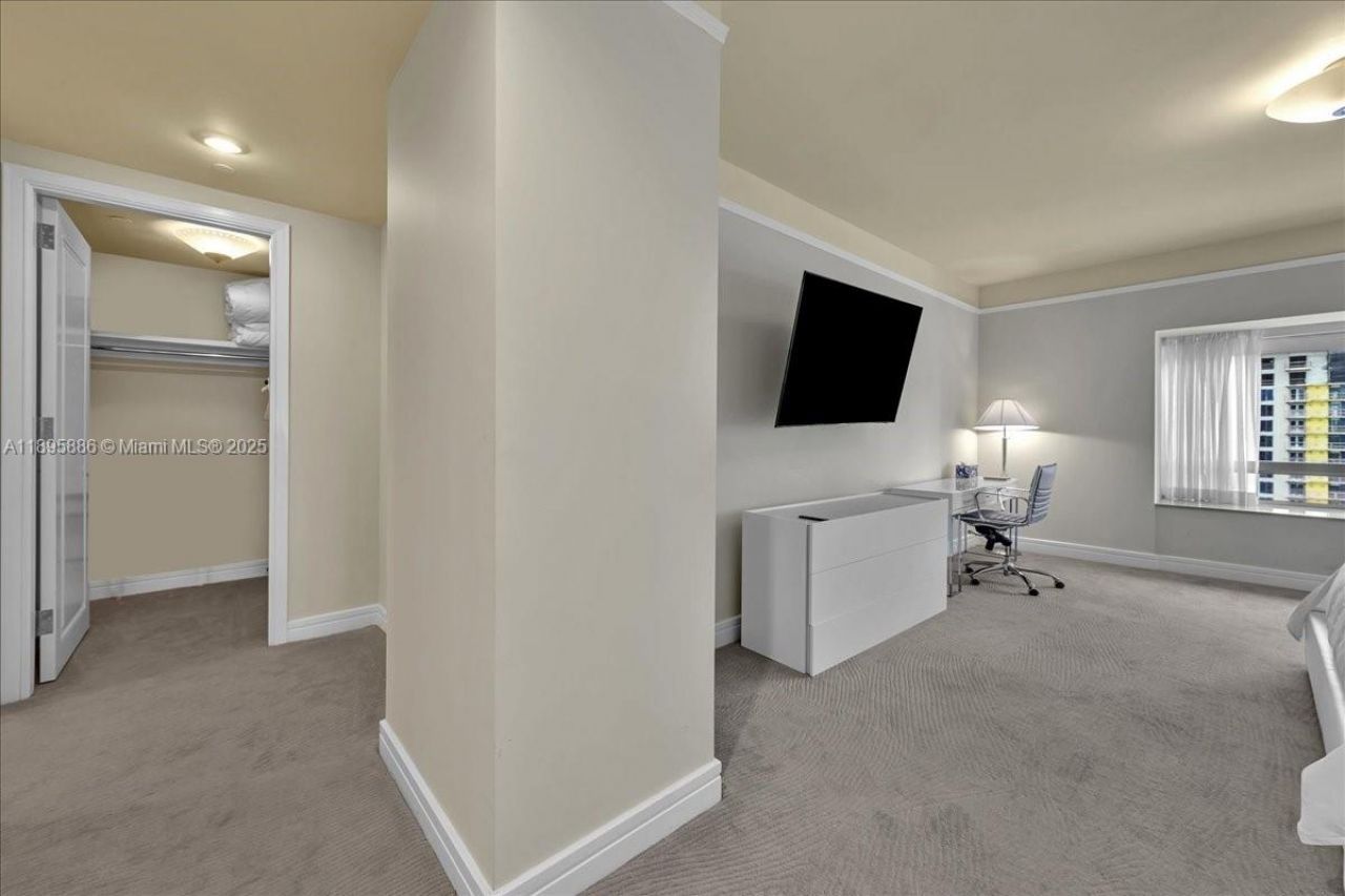 1435 Brickell Ave, Unit 3112, Miami, FL 33131 Photo