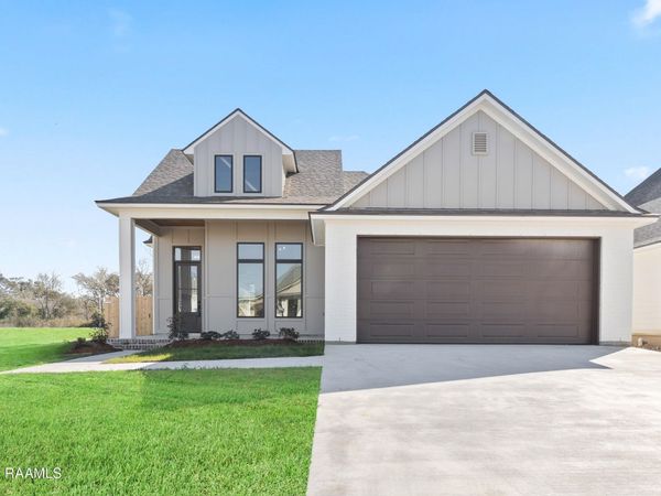 103 Fountain Meadow Drive, Broussard, LA 70518