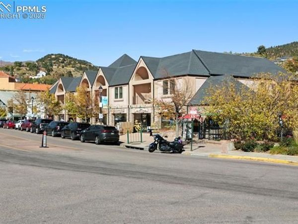 906 Manitou Avenue, Unit 201, Manitou Springs, CO 80829