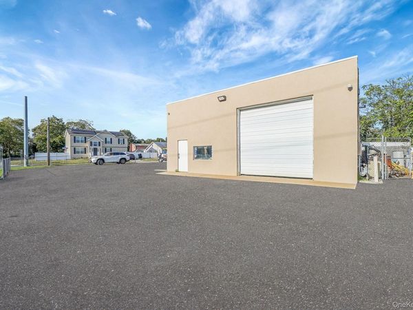 93 N Clinton Avenue, Bay Shore, NY 11706