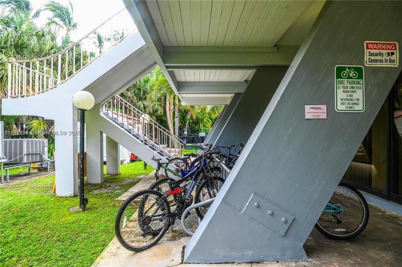 1425 Atlantic Shores Blvd, Unit 204, Hallandale Beach, FL 33009 Photo