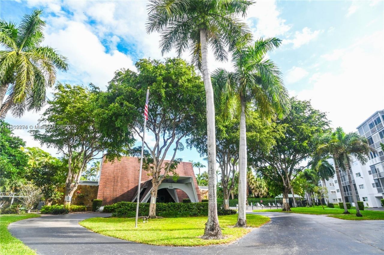 1425 Atlantic Shores Blvd, Unit 204, Hallandale Beach, FL 33009 Photo