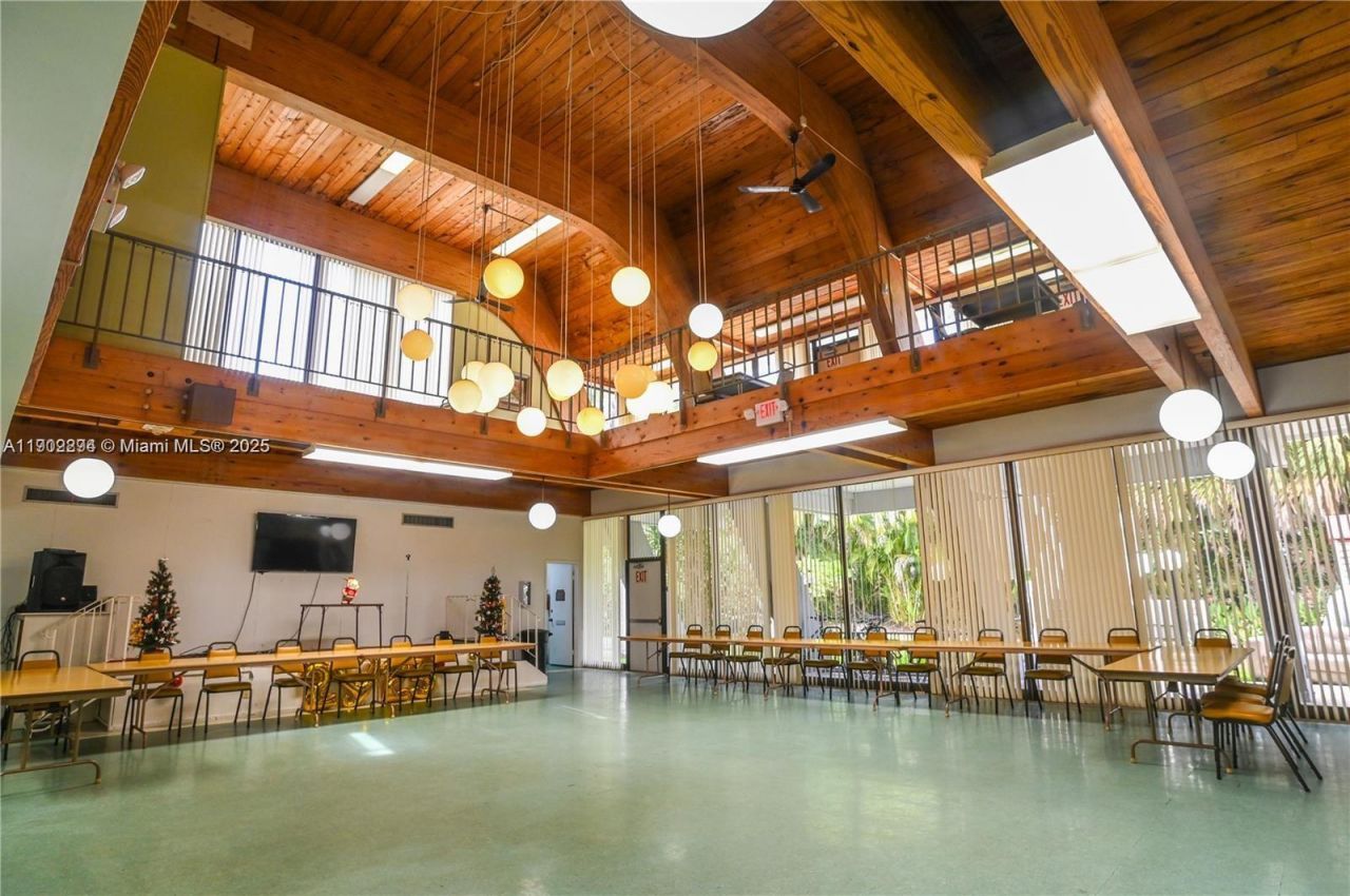 1425 Atlantic Shores Blvd, Unit 204, Hallandale Beach, FL 33009 Photo