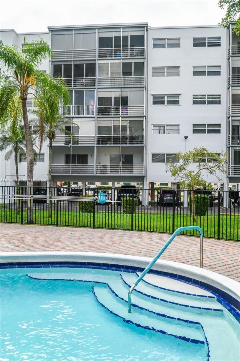 1425 Atlantic Shores Blvd, Unit 204, Hallandale Beach, FL 33009 Photo