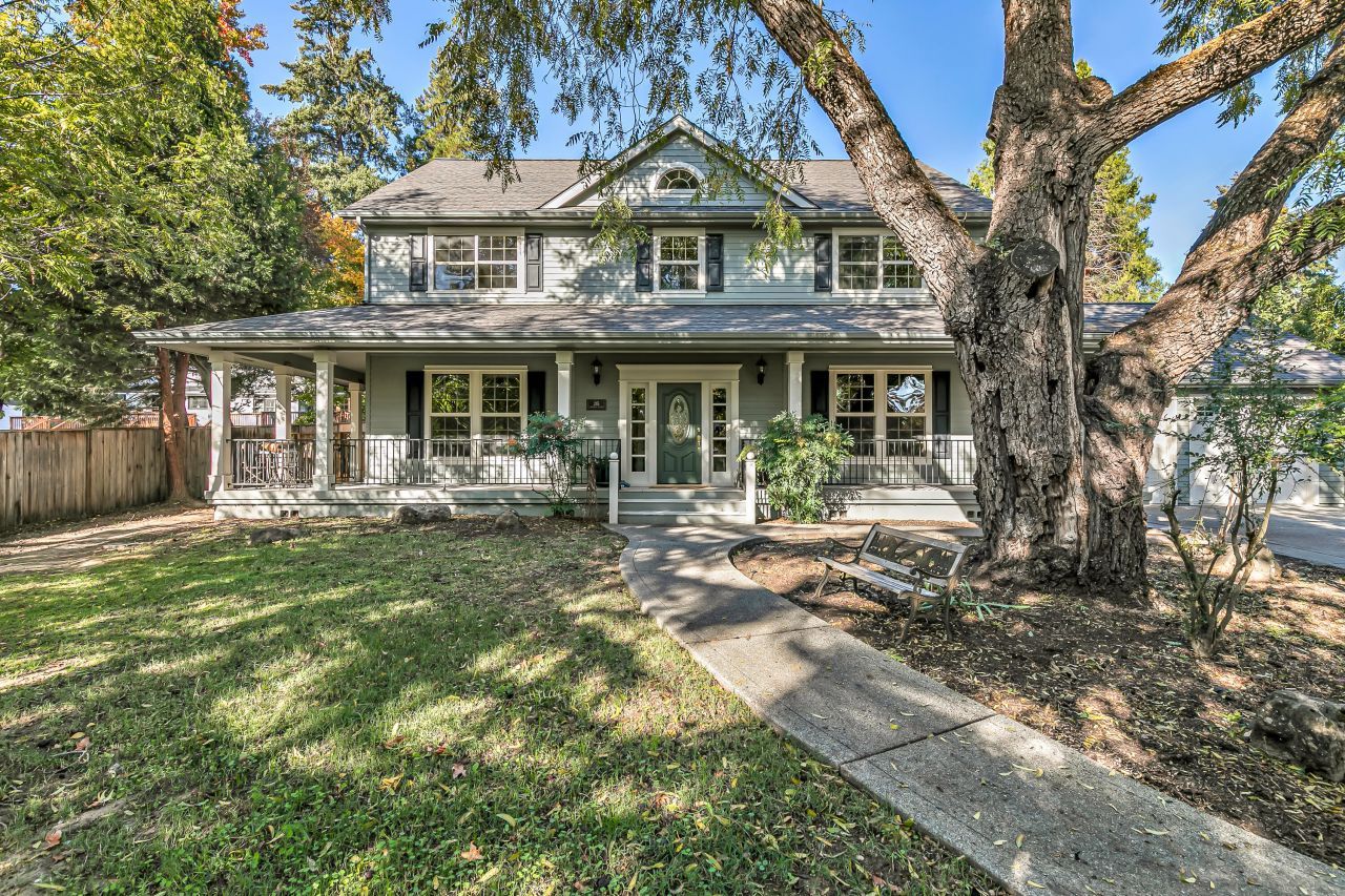 245 Jackson Creek Drive, Jacksonville, OR 97530 Main Photo