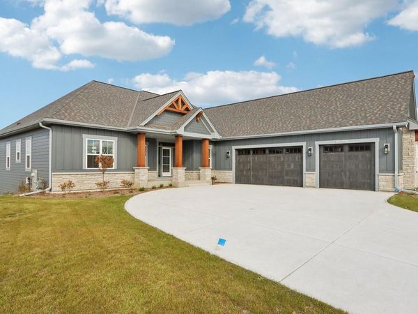 W198N4955 Hickory STREET, Menomonee Falls, WI 53051