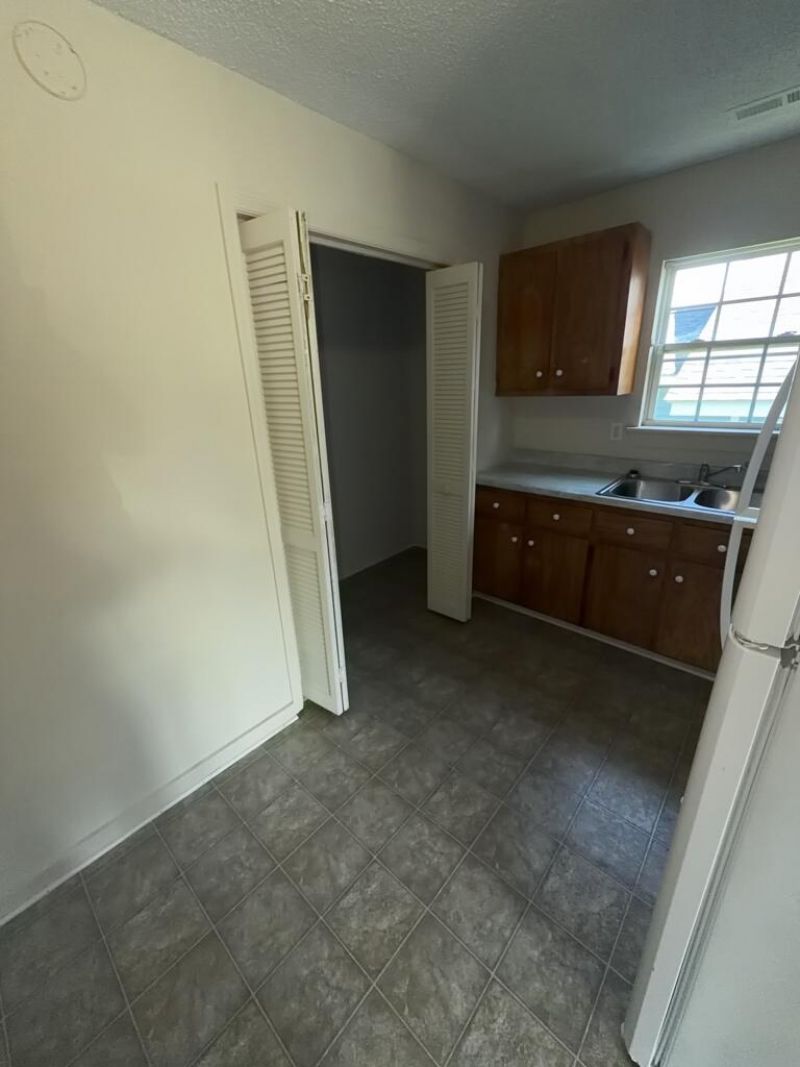 1906 Norwood Street Photo 18