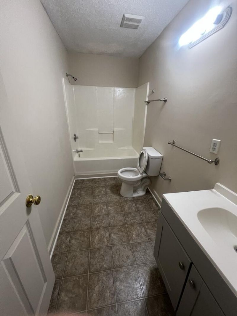 1906 Norwood Street Photo 8