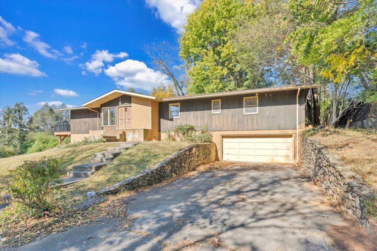 6915 Ardmore Dr, Roanoke, VA 24019 Main Photo