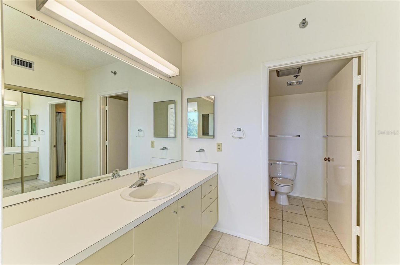 1065 Gulf Of Mexico Drive, Unit 201, Longboat Key, FL 34228 Photo