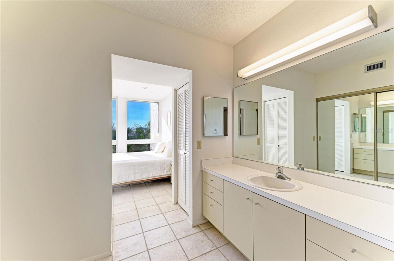 1065 Gulf Of Mexico Drive, Unit 201, Longboat Key, FL 34228 Photo