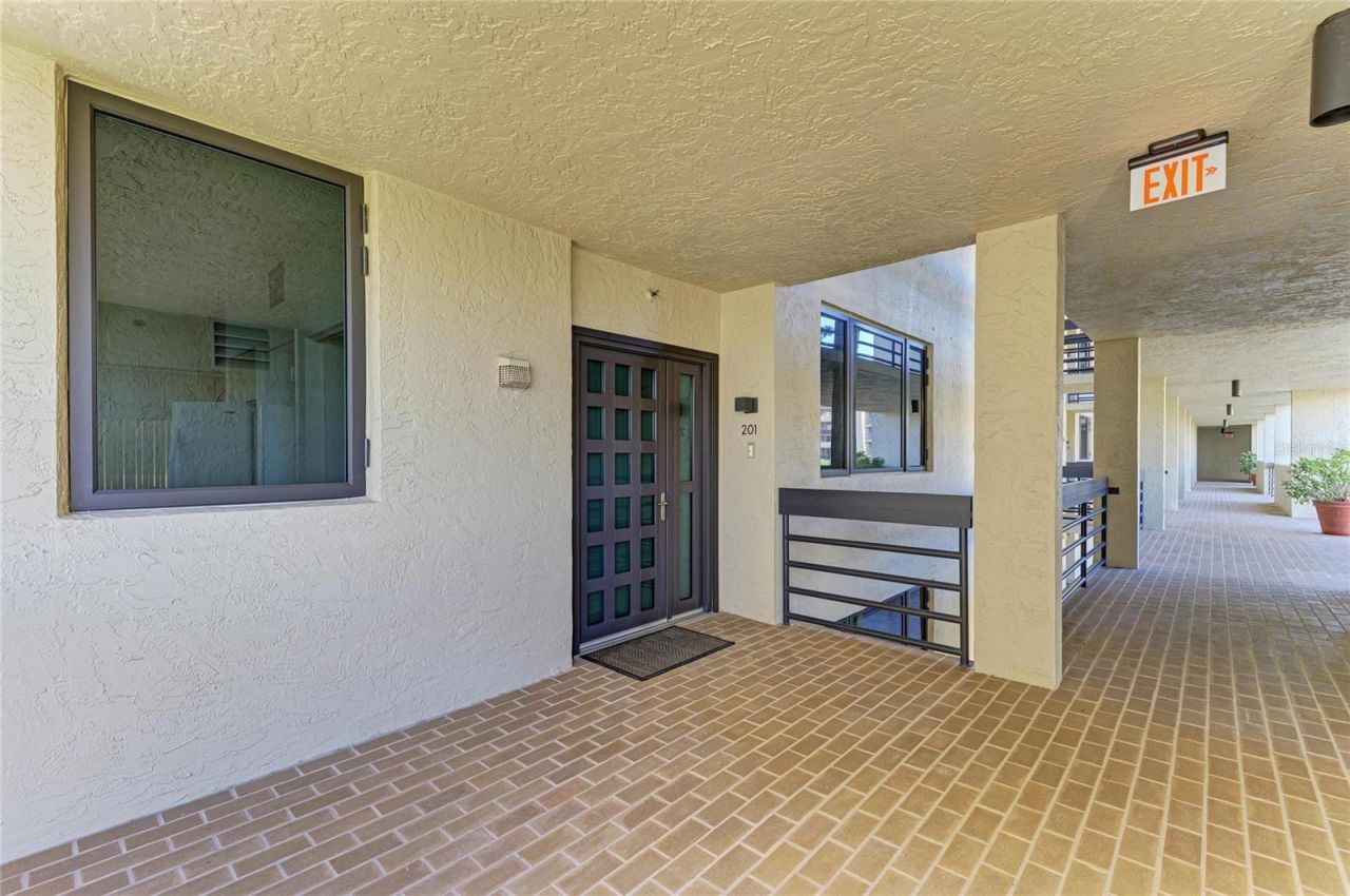 1065 Gulf Of Mexico Drive, Unit 201, Longboat Key, FL 34228 Photo