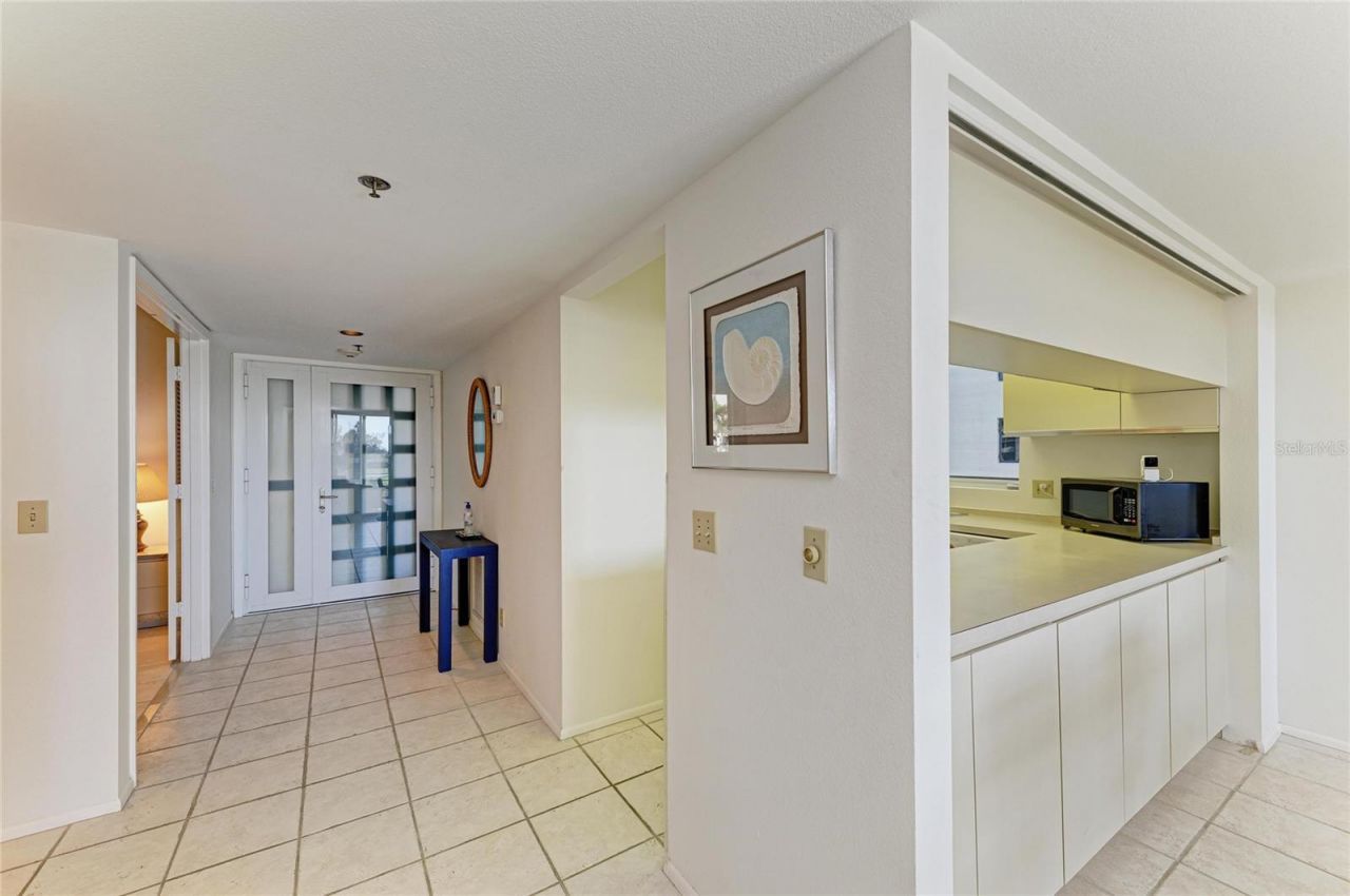 1065 Gulf Of Mexico Drive, Unit 201, Longboat Key, FL 34228 Photo