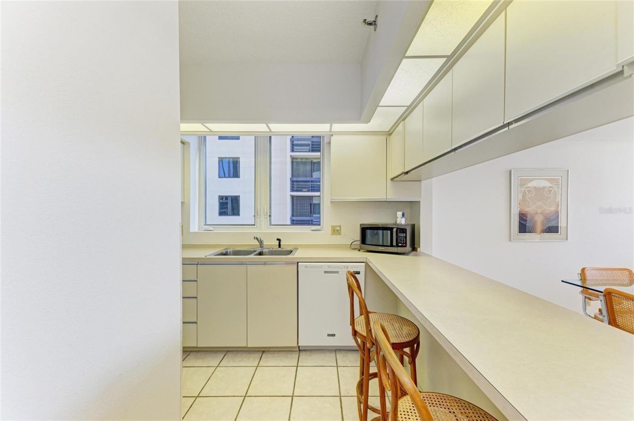 1065 Gulf Of Mexico Drive, Unit 201, Longboat Key, FL 34228 Photo