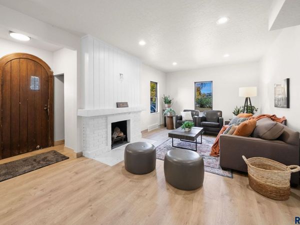 1500 S Summit Ave, Sioux Falls, SD 57105