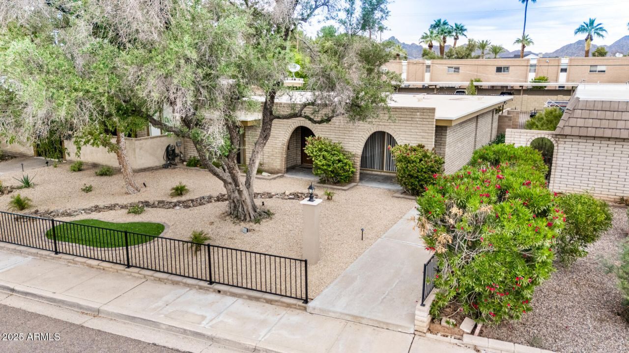 3738 E Montecito Avenue, Phoenix, AZ 85018 Main Photo