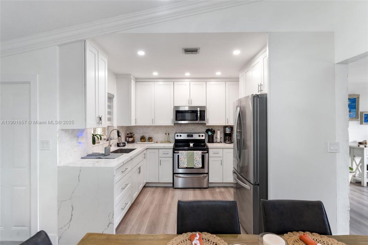 820 SW 17th Ave, Unit 1, Miami, FL 33135 Photo