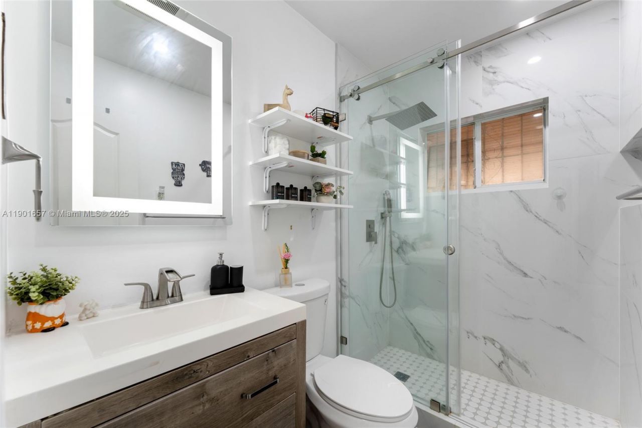 820 SW 17th Ave, Unit 1, Miami, FL 33135 Photo