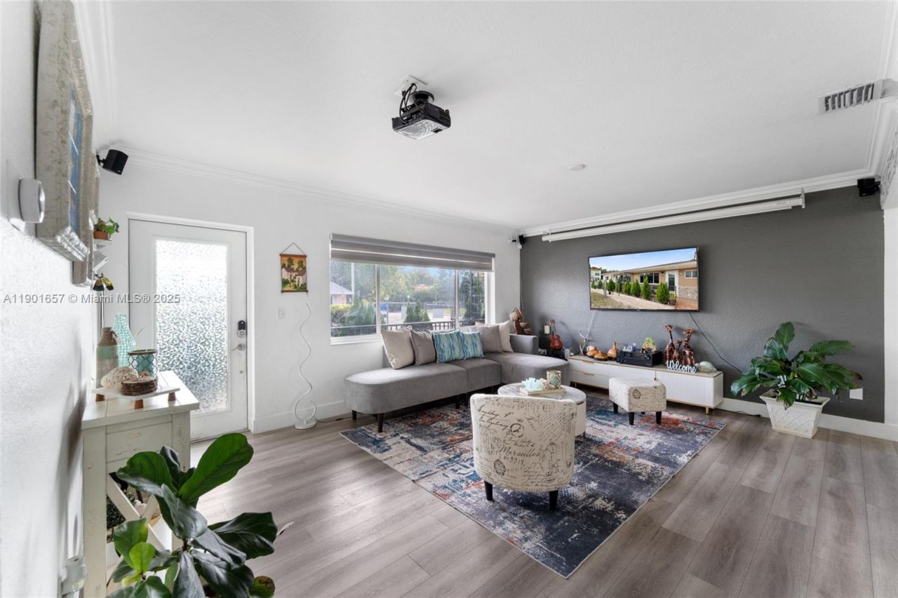 820 SW 17th Ave, Unit 1, Miami, FL 33135 Photo