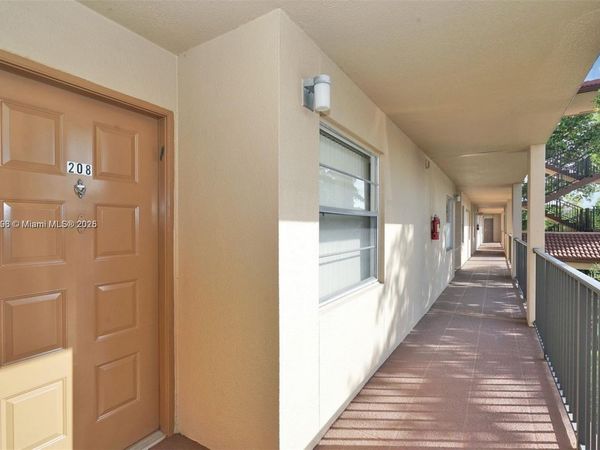 1251 SW 125th Ave, Unit 208T, Pembroke Pines, FL 33027