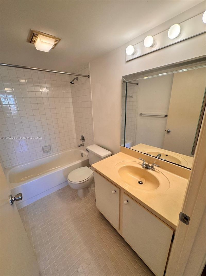 1251 SW 125th Ave, Unit 208T, Pembroke Pines, FL 33027 Photo