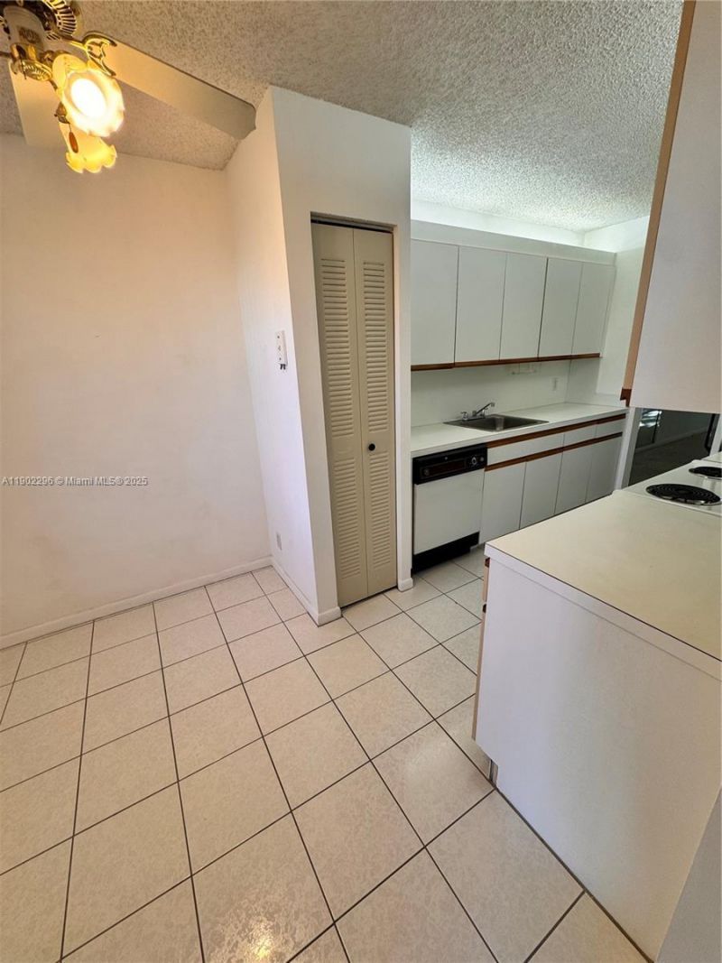1251 SW 125th Ave, Unit 208T, Pembroke Pines, FL 33027 Photo