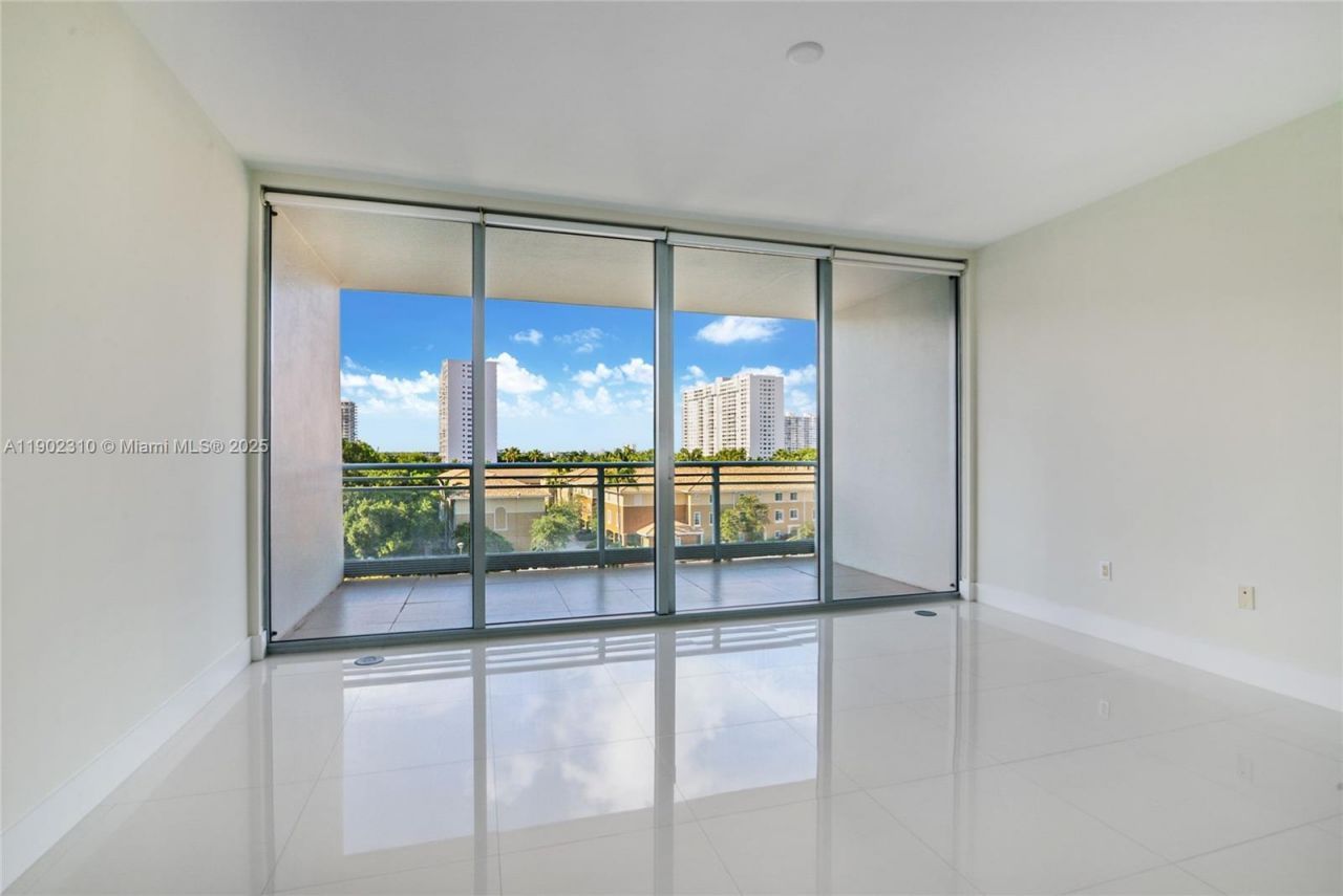 2950 NE 188th St, Unit 309, Aventura, FL 33180 Photo