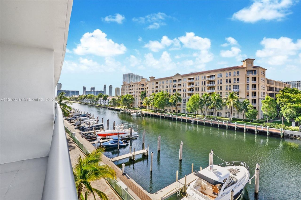 2950 NE 188th St, Unit 309, Aventura, FL 33180 Photo