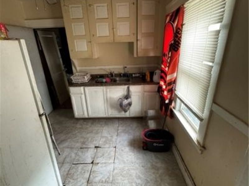 12510 Locke Avenue, Cleveland, OH 44108 Photo 13