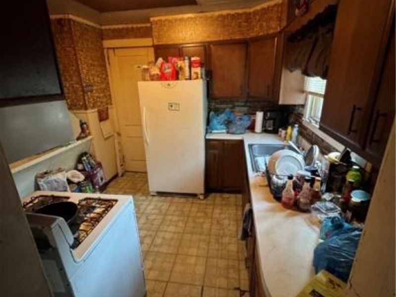 12510 Locke Avenue, Cleveland, OH 44108 Photo 4